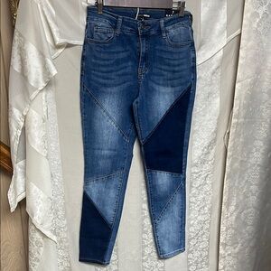 Super Nova stay in line mid fries, skinny jeans Size 7